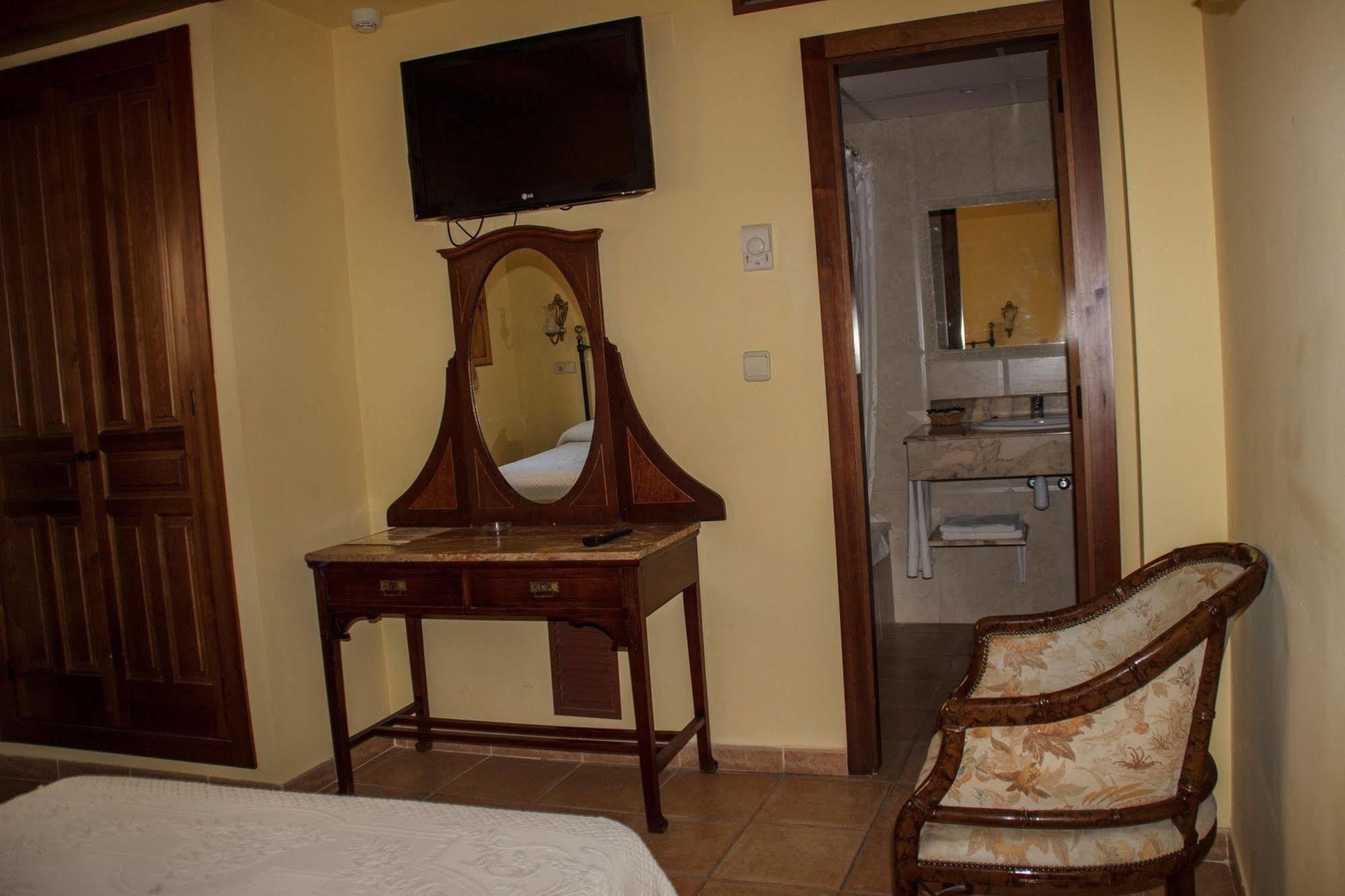 Hotel La Villa Requena Esterno foto